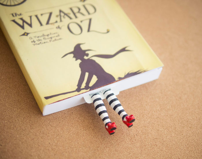 Estos adorables marcapáginas hacen que le salgan piernecitas a tu libro
