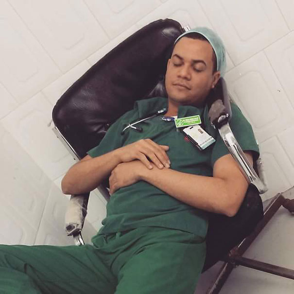 medicos-durmiendo-exceso-trabajo-yo-tambien-mi-dormi (13)