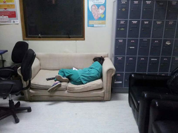 medicos-durmiendo-exceso-trabajo-yo-tambien-mi-dormi (15)
