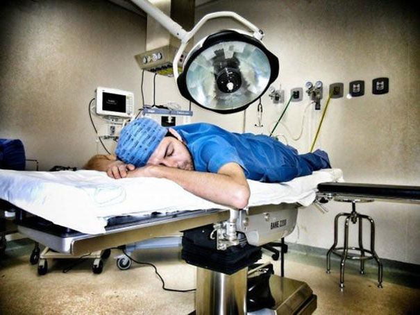 medicos-durmiendo-exceso-trabajo-yo-tambien-mi-dormi (5)