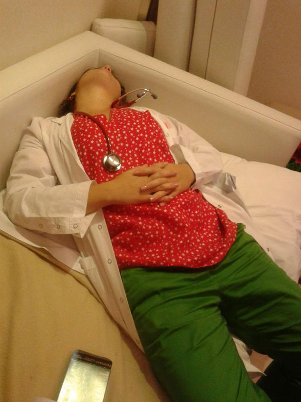 medicos-durmiendo-exceso-trabajo-yo-tambien-mi-dormi (8)
