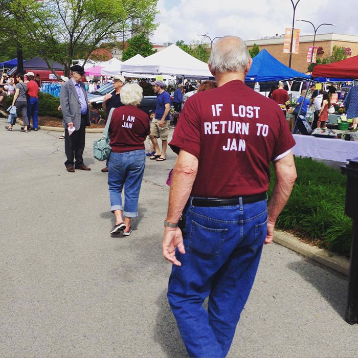 15 Parejas mayores que saben divertirse a cualquier edad
