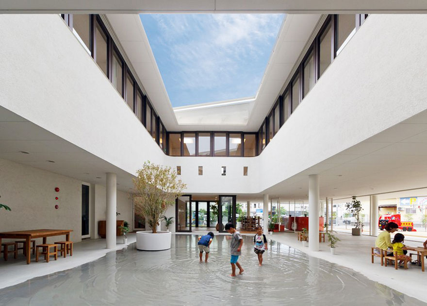 colegio-preescolar-japon-charco-lluvia-jugar-dai-ichi-yochien (1)