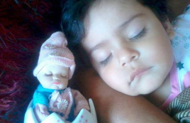 parecidos-razonables-bebes-munecos (15)