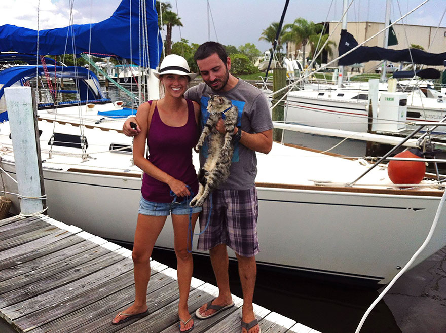 pareja-viajes-mundo-barco-gato-matt-jessica-johnson (11)