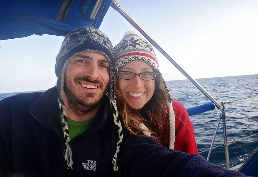pareja-viajes-mundo-barco-gato-matt-jessica-johnson (12)