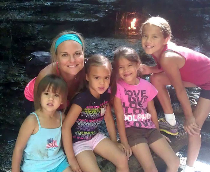 4-hijas-adoptadas-madre-fallecida-cancer-cerebral-elizabeth-diamond-laura-ruffino (4)