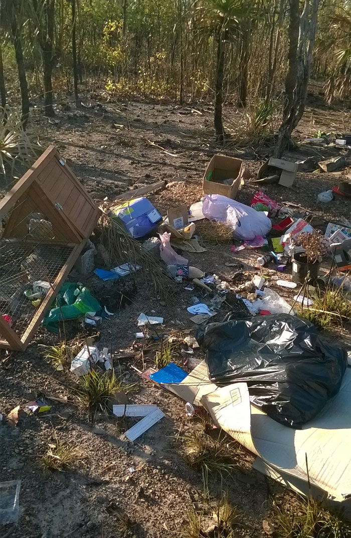 basura-ilegal-devuelta-casa-frederick-tomlinson-australia (1)