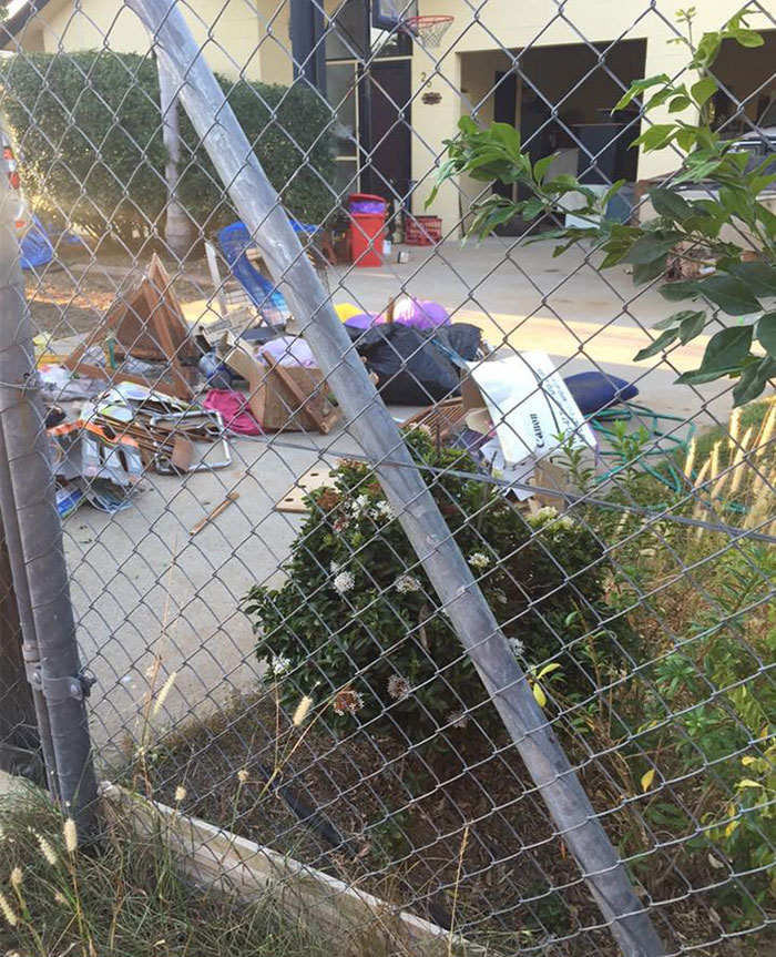 basura-ilegal-devuelta-casa-frederick-tomlinson-australia (3)