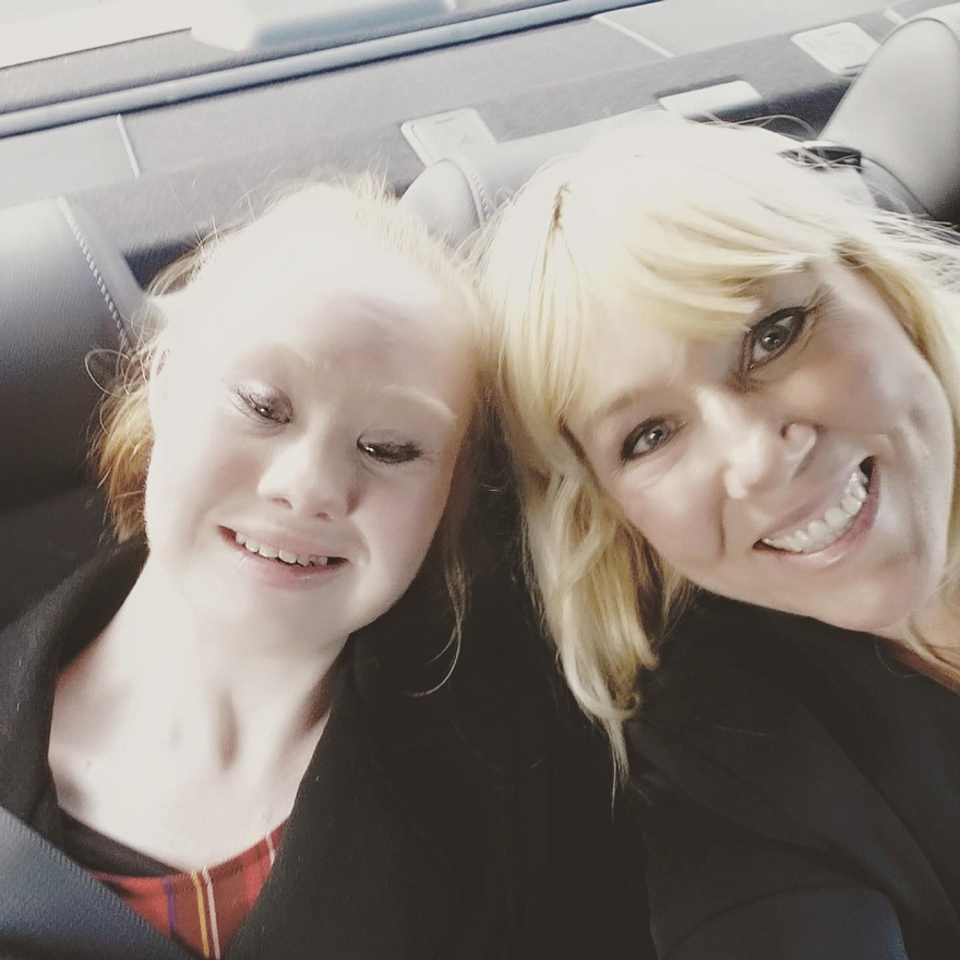 contrato-modelo-sindrome-down-madeline-stuart (7)