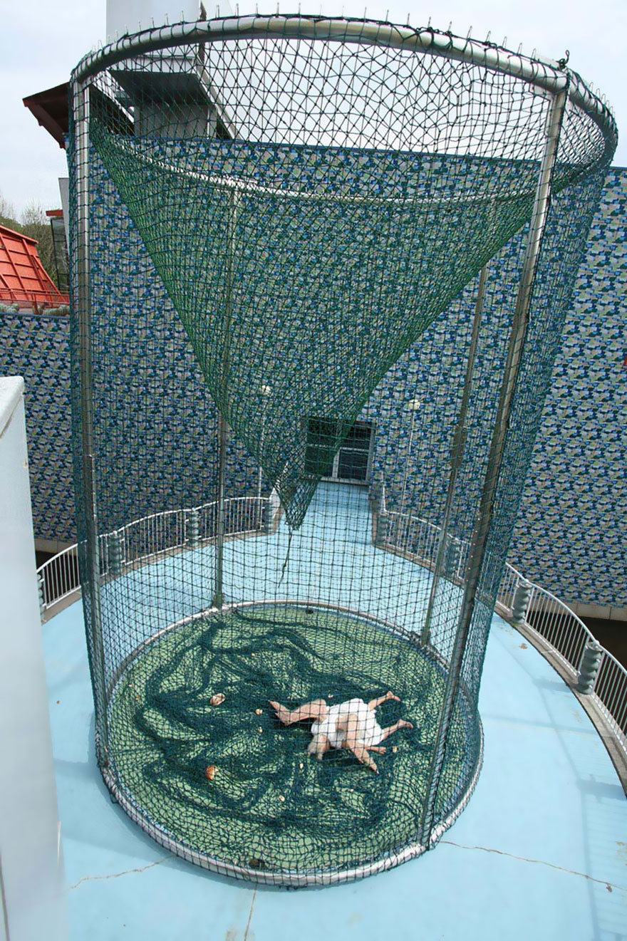 escultura-hiperrealista-angel-caido (7)