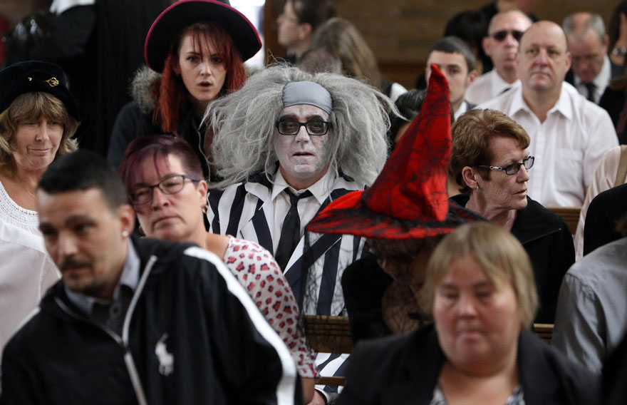 funeral-lorna-johnson-dirigido-darth-vader-luton (5)