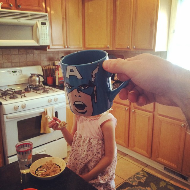 hijos-superheroes-tazas-desayuno-lance-curran (1)