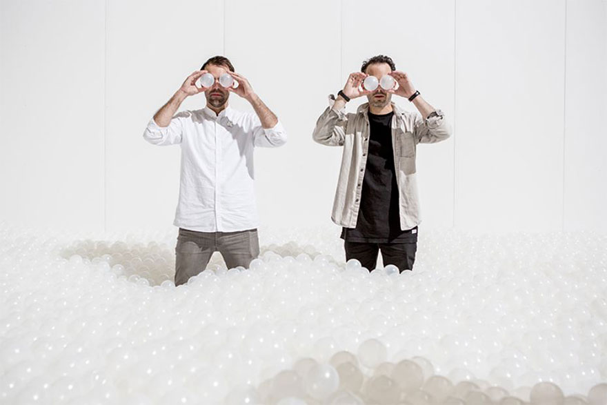 instalacion-playa-oceano-burbujas-plastico-snarkitecture-museo-nacional-construccion (6)