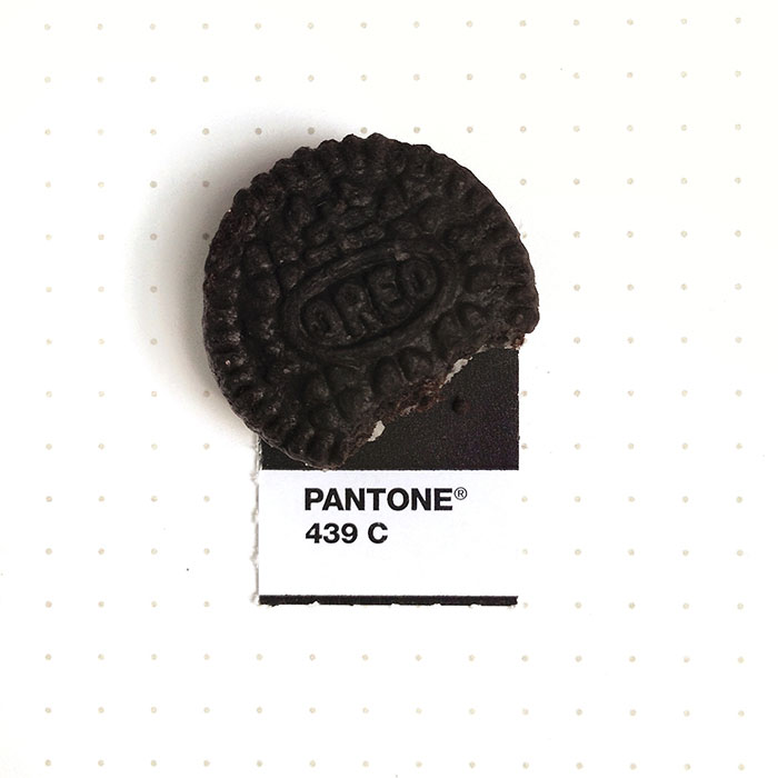 parejas-objetos-cotidianos-muestras-color-pantone-pms-inka-mathews (15)