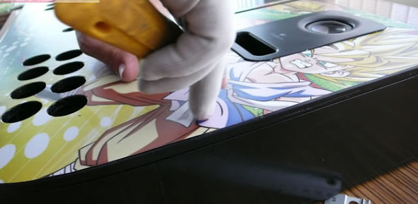 Cómo Decorar Una Consola De Videojuegos Con Vinilo Adhesivo