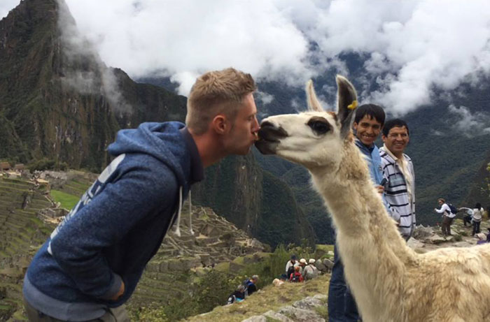 Este hombre dejó su trabajo para empezar un blog de viajes y ahora gana 1 millón de dólares mientras recorre el mundo