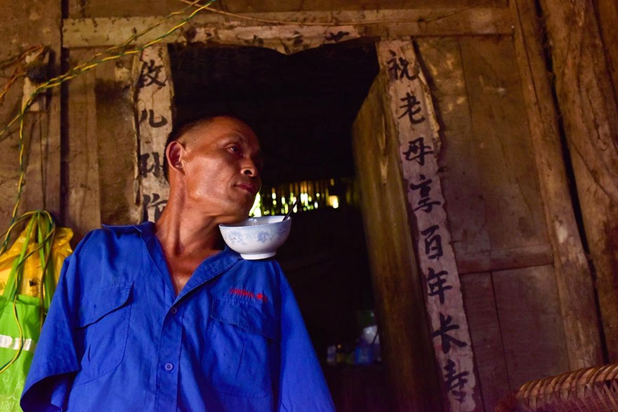 chen-xinyin-sin-brazos-madre-enferma-granja-china (2)