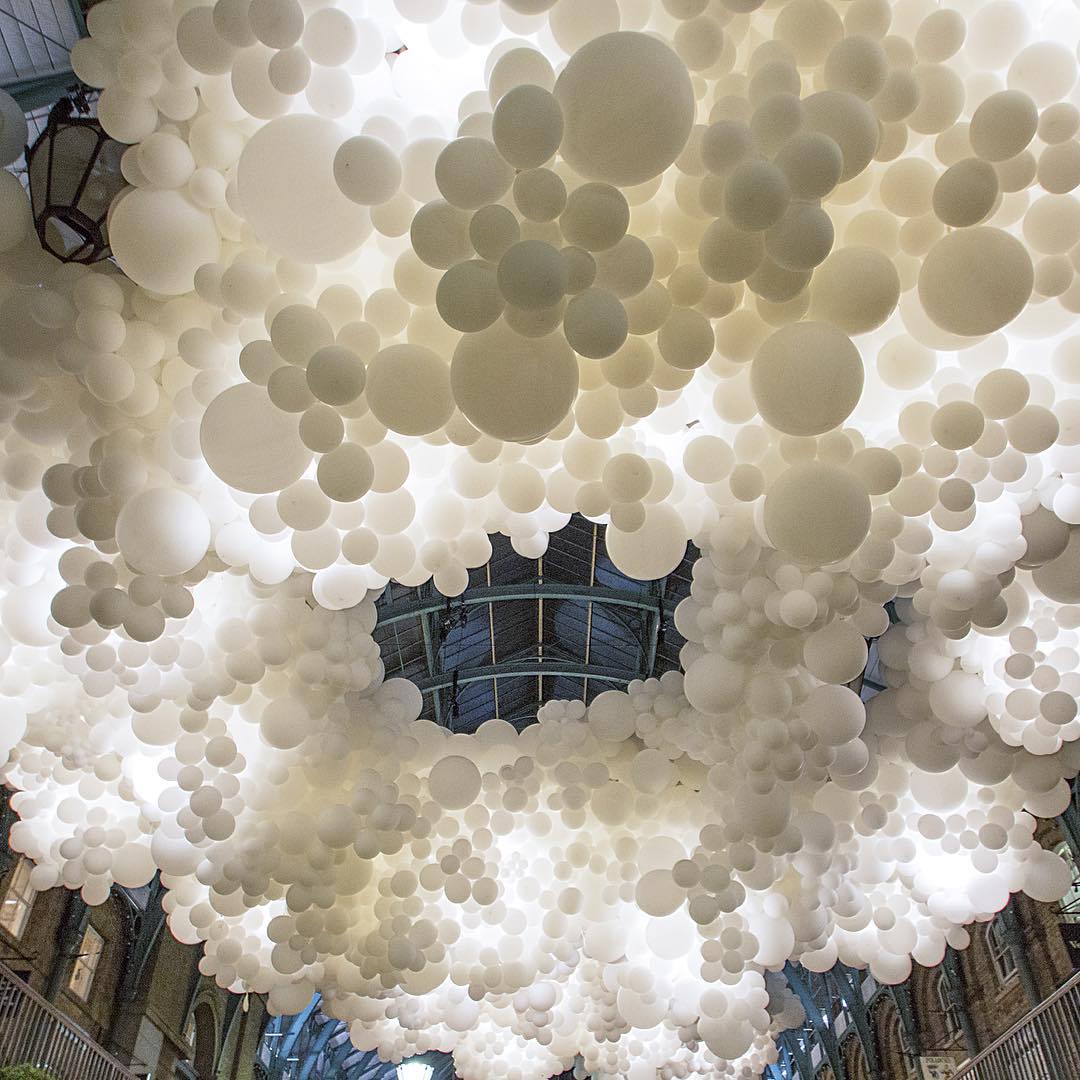 instalacion-globos-mercado-covent-garden-charles-petillon (12)