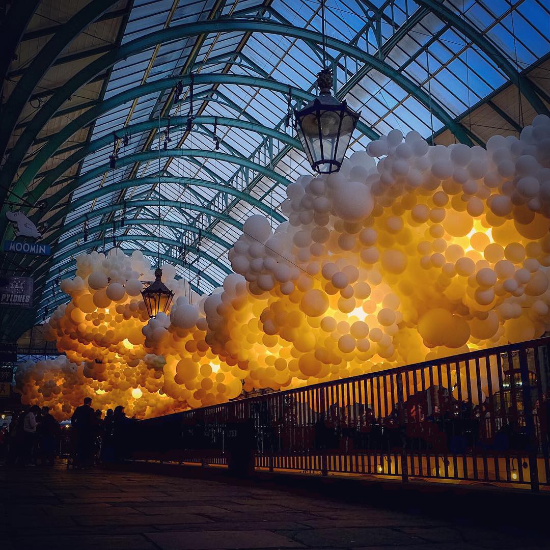 instalacion-globos-mercado-covent-garden-charles-petillon (8)