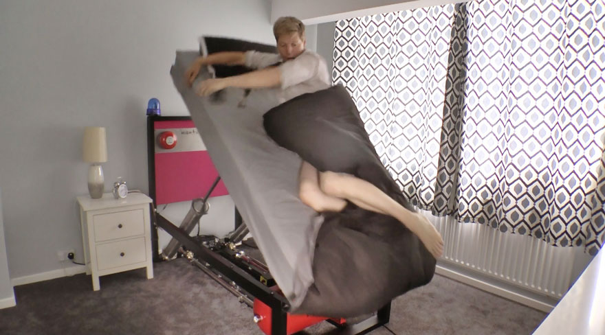 invento-cama-eyector-despertar-colin-furze (1)