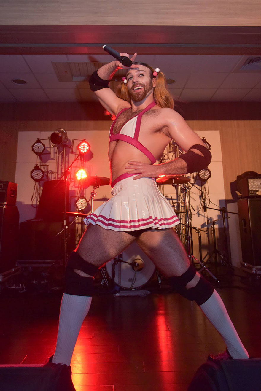 ladybeard-luchador-travesti-cantante-metal (9)