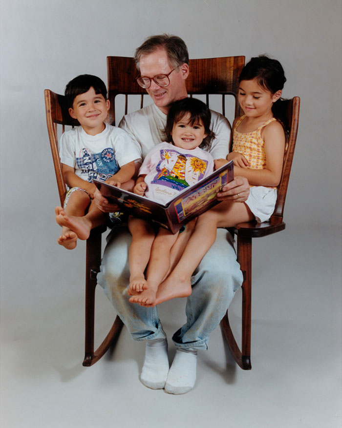 mecedora-artesana-leer-cuentos-hijos-hal-taylor (1)