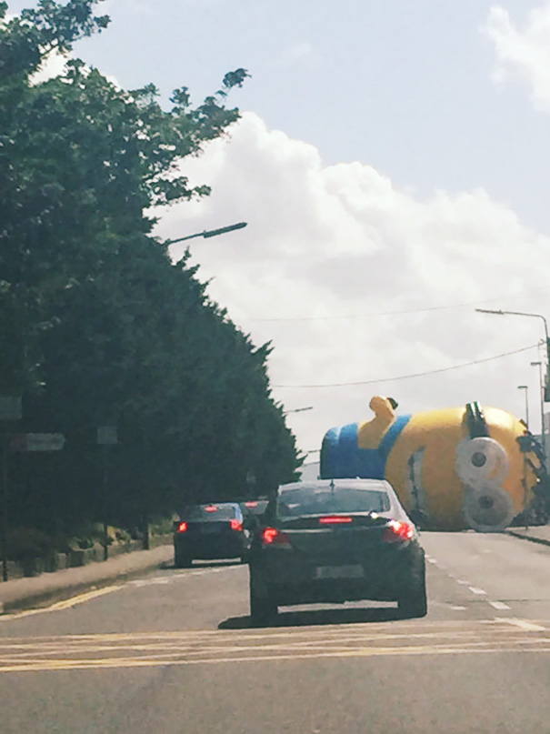 minion-gigante-hinchable-escapado-irlanda (7)