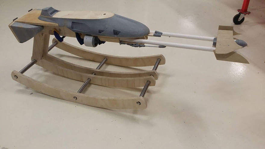 padre-construye-balancin-speeder-bike-guerra-galaxias-miniatura (7)