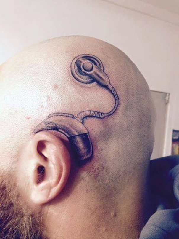padre-tatuaje-implante-coclear-hija-alistair-campbell (2)