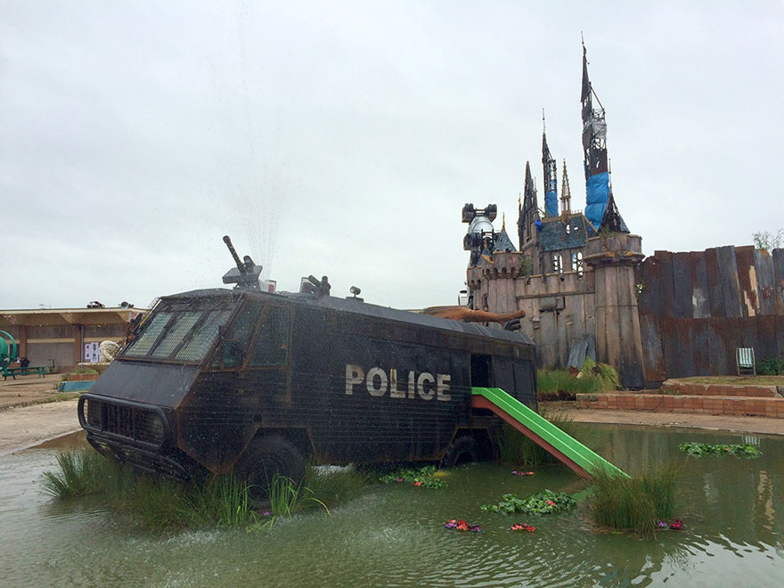 parque-tematico-banksy-dismaland (1)