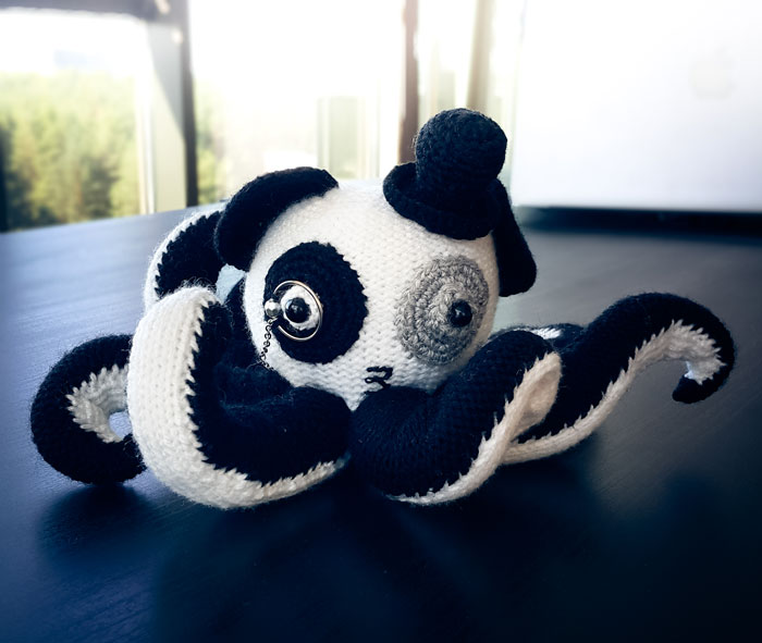 Acaba de llegar a nuestra oficina ¡un panda-pulpo!