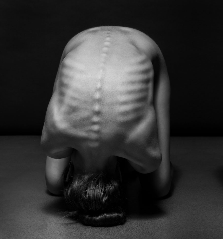 retratos-desnudos-femeninos-blanco-negro-bodyscapes-anton-belovodchenko (3)