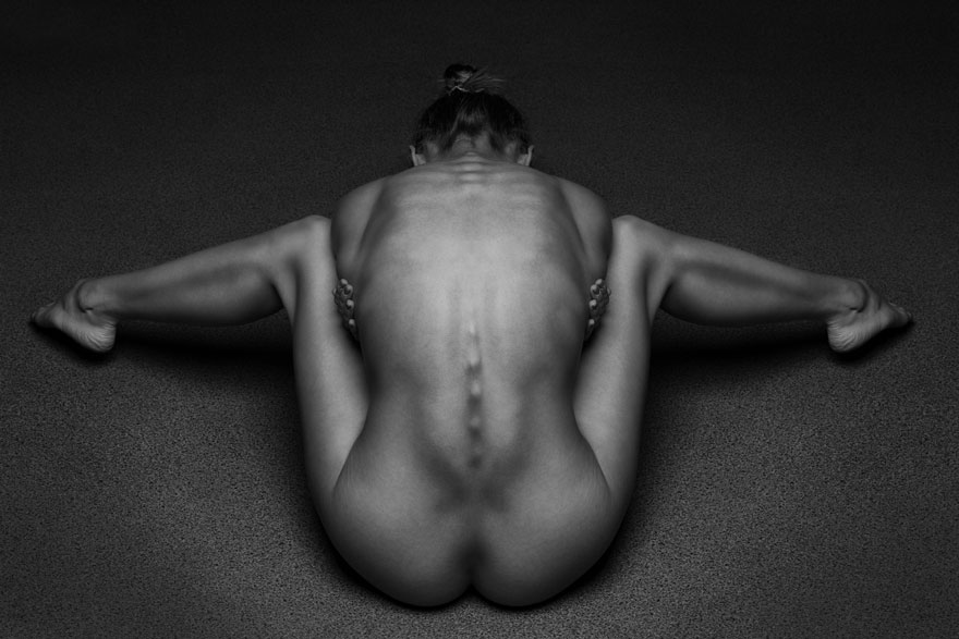 retratos-desnudos-femeninos-blanco-negro-bodyscapes-anton-belovodchenko (6)