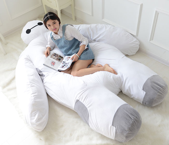 Este sofá cama de Baymax a tamaño real te abraza mientras duermes