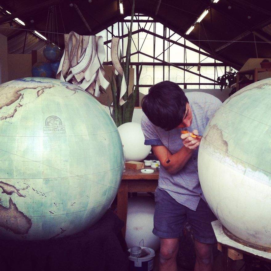 ultimo-fabricante-globos-terraqueos-artesanos-bellerby-globemakers (18)