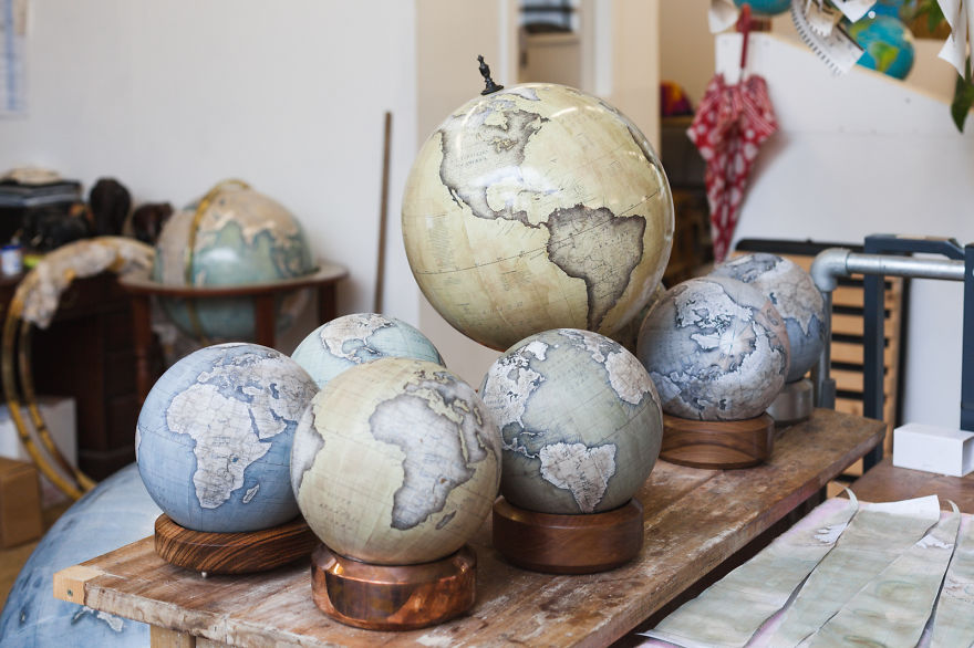 ultimo-fabricante-globos-terraqueos-artesanos-bellerby-globemakers (19)