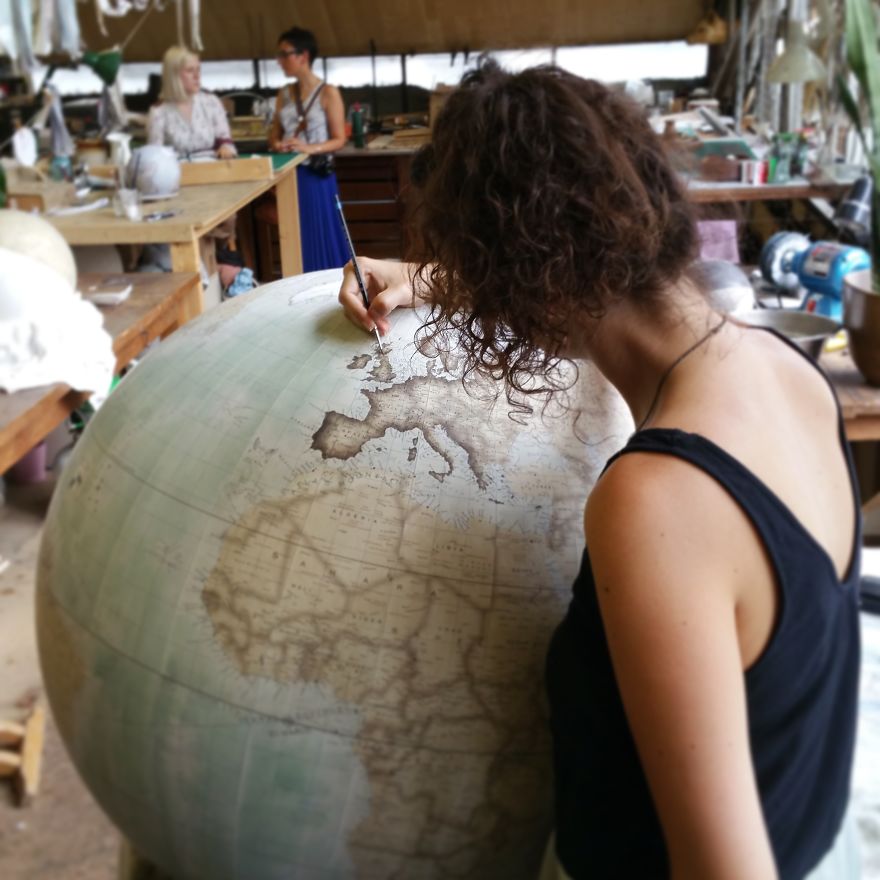 ultimo-fabricante-globos-terraqueos-artesanos-bellerby-globemakers (5)
