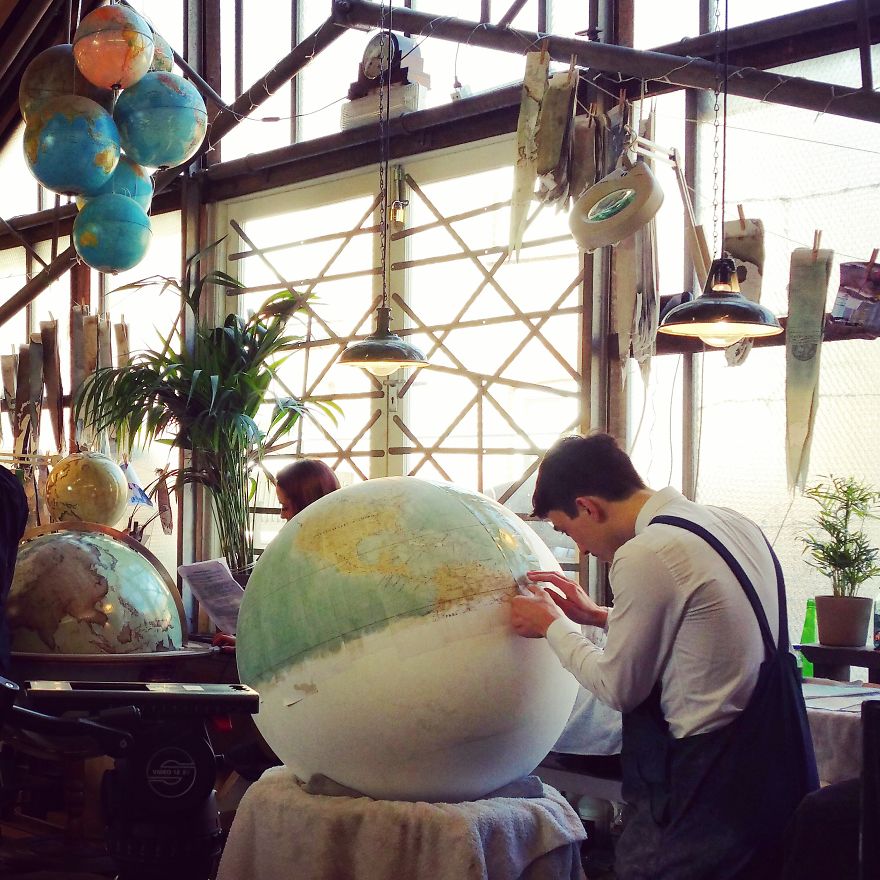 ultimo-fabricante-globos-terraqueos-artesanos-bellerby-globemakers (9)