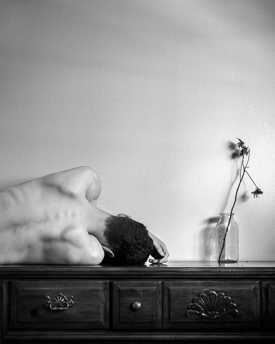 autorretratos-depresion-edward-honaker (1)