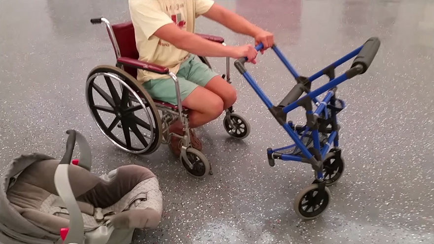 carrito-bebe-unido-silla-ruedas-madre-discapacitada-alden-kane (2)