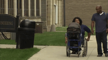 carrito-bebe-unido-silla-ruedas-madre-discapacitada-alden-kane (3)