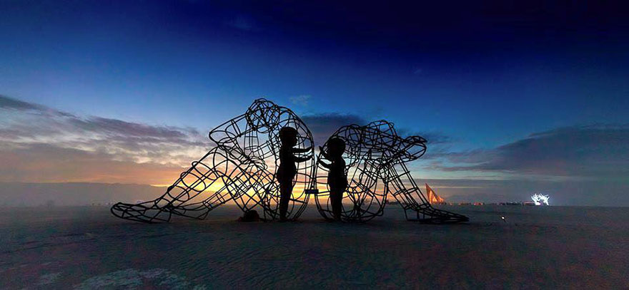 escultura-amor-ucrania-aleksandr-milov-burning-man-festival (2)