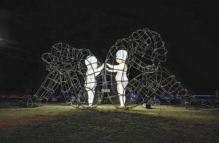 escultura-amor-ucrania-aleksandr-milov-burning-man-festival (4)