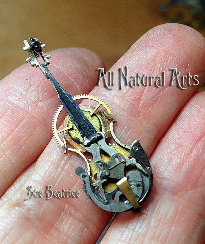 esculturas-steampunk-piezas-relojes-recicladas-susan-beatrice (3)
