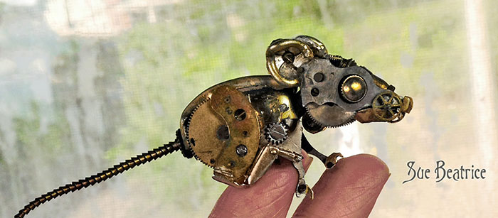 esculturas-steampunk-piezas-relojes-recicladas-susan-beatrice (6)