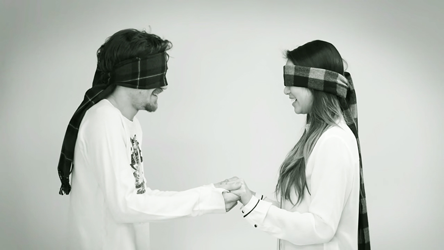 experimento-social-beso-desconocidos-jordan-oram (1)