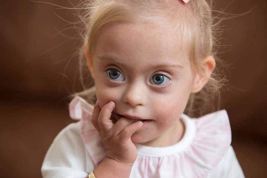 nina-sindrome-down-modelo-sonrisa-connie-rose-seabourne (2)