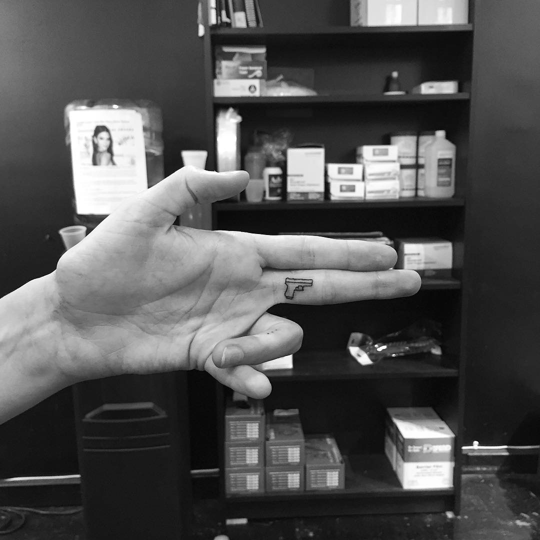tatuajes-minimalistas-jonboy-west4tattoo (8)