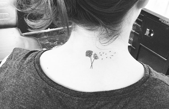 Los tatuajes minimalistas del famoso tatuador de celebridades JonBoy